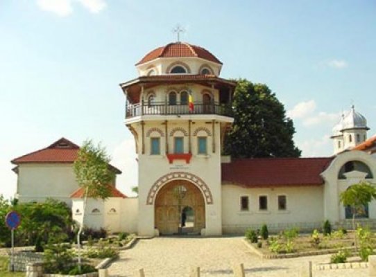 Procesiune la mănăstirea Dervent